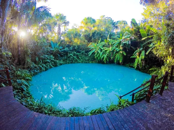 Fervedouro do Jalapão com águas cristalinas azul-turquesa